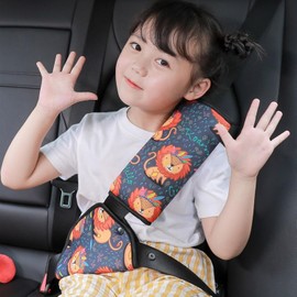 Ajustador de Cinturón de Seguridad para Niños, Firme Auto Hombro Correa para el Cuello Ajustable, Almohadilla Protectora Suave y Transpirable para Niños, Comodidad y Protección (León)