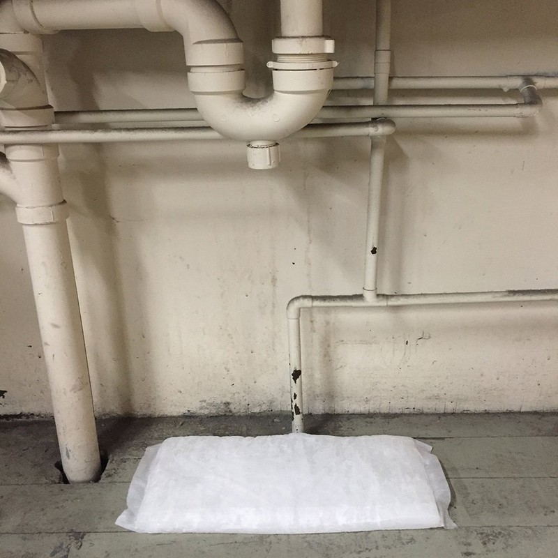 Quick Dam WUM-200 Spill and Leak Mat, White