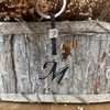 Personalisierter Leder-Schlüsselanhänger mit Initialen - Versilberte Zamak-Buchstaben und Perlen -