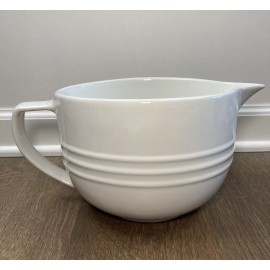 Le Creuset "White" LE CREUSET 3.2 Quart Round Batter Mixing Bowl Stoneware NWT 7.5" Diam