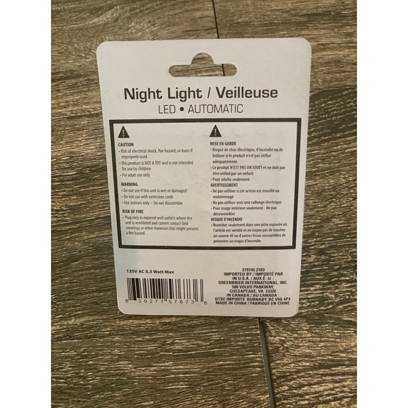 Intertek Automatic Light Sensing LED Night Light 360 Degree Rotating