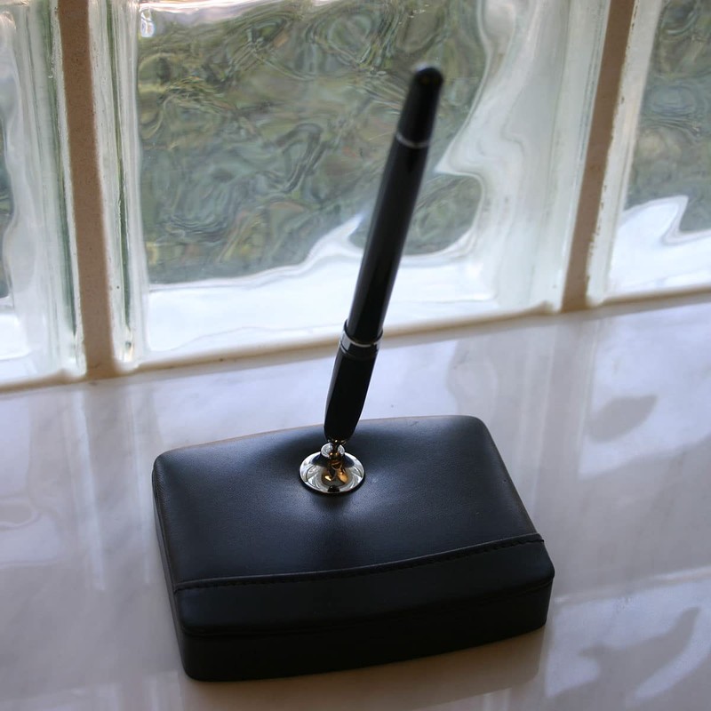 Dacasso Black Leather Single Silver Trim Pen Stand