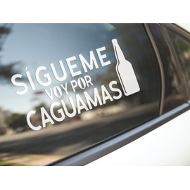 Funny Decal in Spanish Sígueme Voy Por Caguamas Stickers para carros Mexican Stickers for Trucks Calcomanias para Trocas o Carro (7in x 3in), White