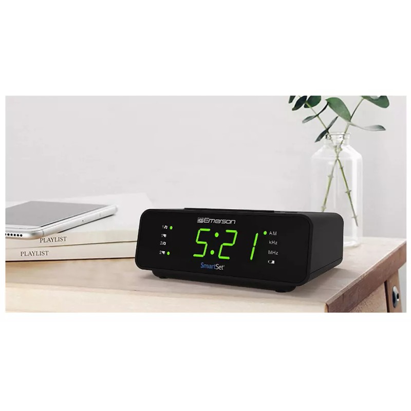 georglasko_8 Alarm Clock AM FM Radio AC & Battery Powered