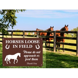 Horses Loose In Field Sign, Do Not Feed Or Approach Horses Sign | Choice of Colour - Green or Brown, A4 Size, Weatherproof, Outdoor with Drilled Holes (Brown)