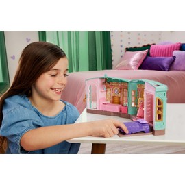 Mattel Universal Pictures Wicked JHC00 Hot Loved Room Playset with Small Doll and 3 Play Areas and 9 Accessories