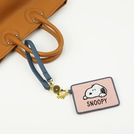 Emono Snoopy SNOOPY Pass Case, Commuter Pass Case, Reel Included, Card Holder, Card Holder, IC Card, Transportation, Commuting to Work or School, Cute, Stylish, Pink