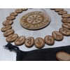 Generisch Vegvísir Vegvisir 25 Wooden Rune Stones Set Walnut (Runes