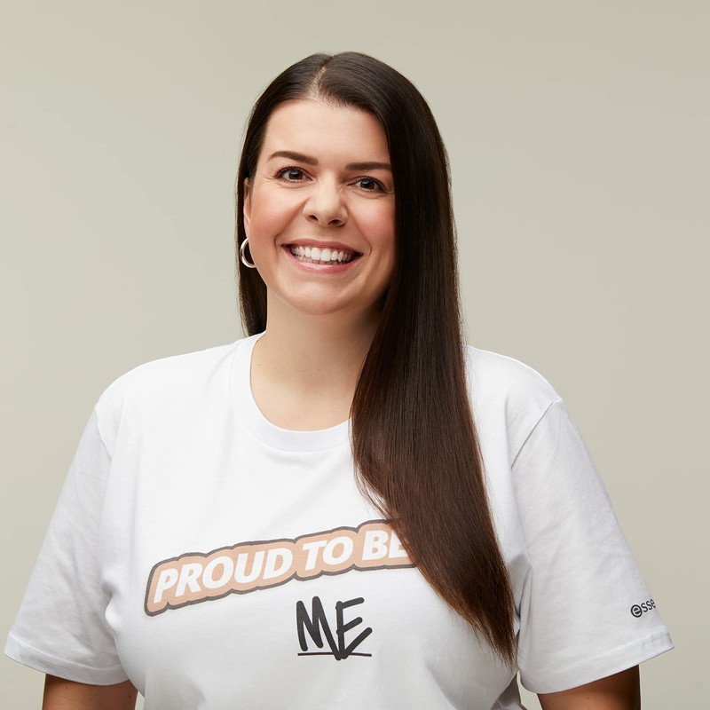 essence Pretty Natural Hydrating Foundation 050 Neutral Champagne - Pack