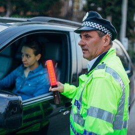 iplusmile Signal Traffic Wand Traffic, Red LED Traffic Control Wand Control Wand Safety Traffic Light for Parking Guides Outdoor Camping Concert