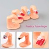 Práctica de dedo de la práctica de las uñas, dedo