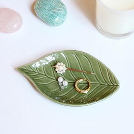 LZBALUYO Jewelry Dish Trinket Tray for Women, Ring Dish Holder, Unique Leaf Shape Ceramic Plate Cute Things Vanity Aesthetic Room Decor Mother's Day Birthday Christmas Warm House Gifts (Green)