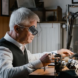 Housoutil Eye Loupe Magnifier with Metal Wire Headband, 4PCS Watchmaker Eye Loupe Magnifier Head Mounted, Portable Magnifying Glass for Precision Repairs and Detailed Work