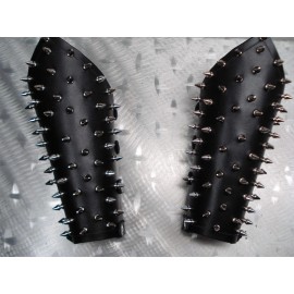 metaldevastation.com MANOWAR   LEATHER SPIKED OLD SCHOOL GAUNTLET. POWER METAL...(MDLG0 - LEFT, LACES, SMALL (unisex sizes)