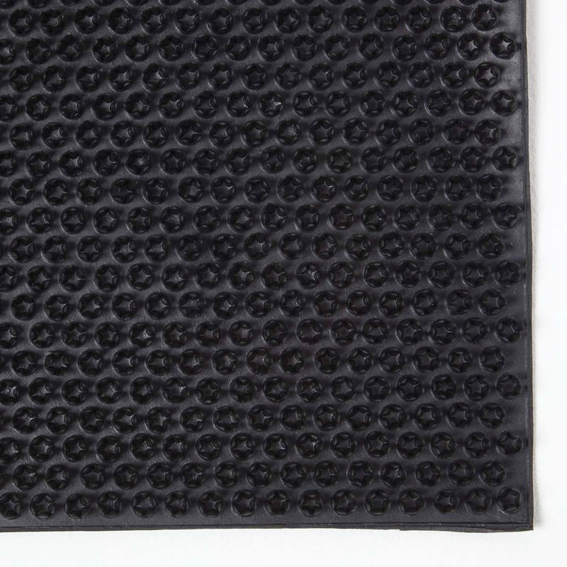 HOMESCAPES Rubber Door Mat with Grass Effect Scraper, 40cm x