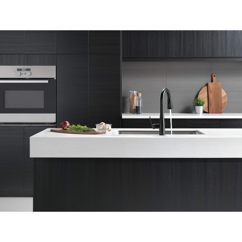 Peerless P7919LF-BL Single-Handle Kitchen Faucet Pull-Down, Matte Black