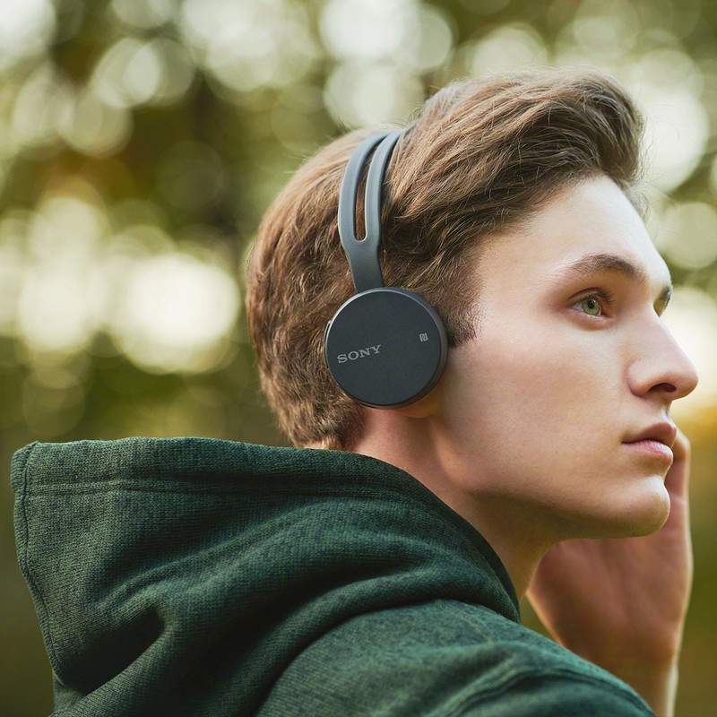 Sony WH-CH400 Wireless HeadphonesBluetooth compatible; up to 20 hours of