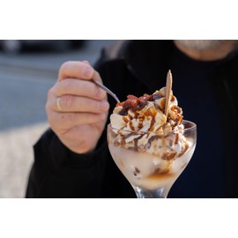 Malaga Variegato for marbling homemade delicious milk ice cream, mega in taste, also super delicious in desserts and cakes and much more. Contents: 450 g