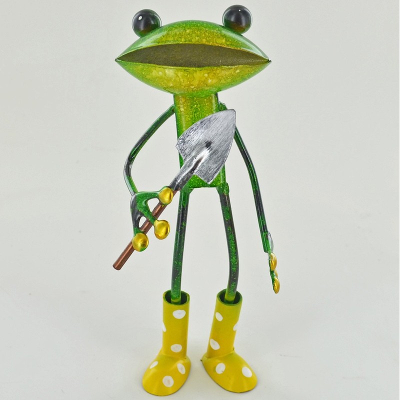 FABULOUS GREEN METAL GARDEN FROG WITH TROWEL SCULPTURE ORNAMENT FIGURE
