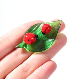 Gtziqa Mini Ladybug Decor Crystal Figurines, Green Leaf Glass Ladybug Gifts Lady Bugs Decor Hand Blown Glass Animals Insect Small Figurines Home-Decor Collectible Figurine
