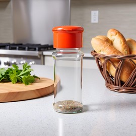 2Pcs Red Small Plastic Clear Salt Pepper Shaker Seasoning Jar Vinegar Cruet BottlePot Kitchen Accessories, Travel, Convenient Clear Spice Dispenser Salt Shakers，Salt and Pepper