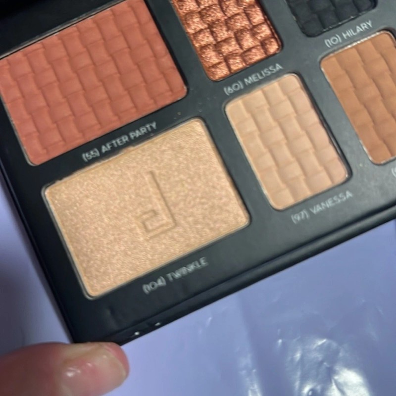 Doucce NEW sealed DOUCCE On The Go Face Palette Everyday
