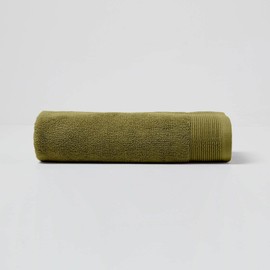 Homescapes Premium Bath Towel, Olive Green, Hand Towel 70 x 130 cm, 100% Egyptian Cotton, Fluffy Terry Towel, 700 g/m²