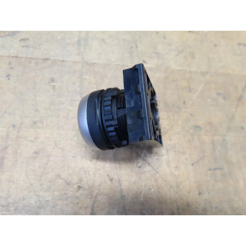 BACO L21AA02 green flush push button switch (@D33)