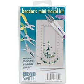 The Beadsmith Beader's Mini kit de viaje – Juego de identificación de colores – Incluye tabla de abalorio, cortador lateral, nariz redonda, nariz de cadena, francotiradores de hilo, pinzas y caja de almacenamiento – Herramientas para hacer joyas
