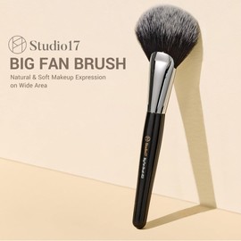 STUDIO17 Big Fan Brush for Makeup