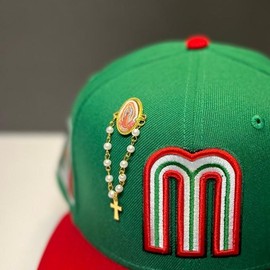 religious hat pins - Color: Sagrado corazón de Jesús