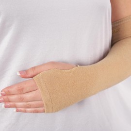 SecureSleeves (4 Pairs) Elderly Skin Protector Sleeves - Geri Arm Sleeve Protects Sensitive Thin Skin from Tears Bruise UV (Medium)