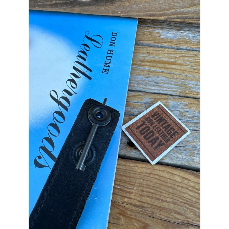 Don Hume Clarino Parade Gloss Black 1" Belt Keeper Brass