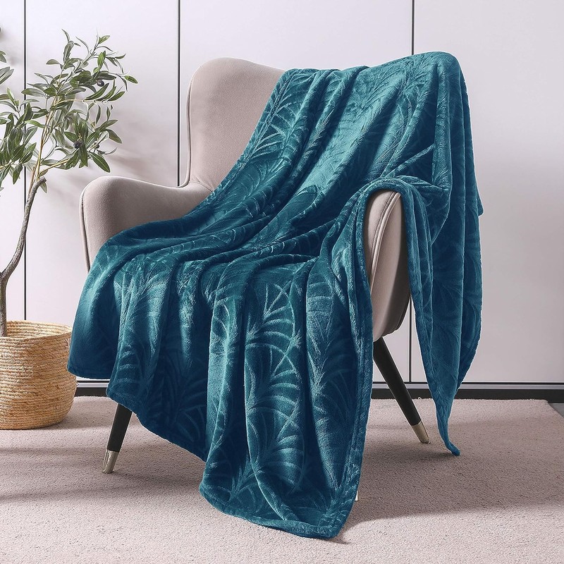 Whale Flotilla Cuddly Blanket with Leaves Pattern, Warm Sofa Blanket,