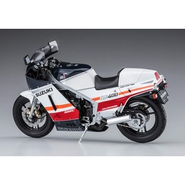 Hasegawa 21732 1/12 Suzuki RG400 Gamma Early Model, Red/White Color, w/Under Cowl Plastic Model
