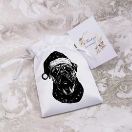 Azeeda 18cm 'Pug with a Christmas Hat on' Satin Drawstring Bag/Pouch (SB00081735)