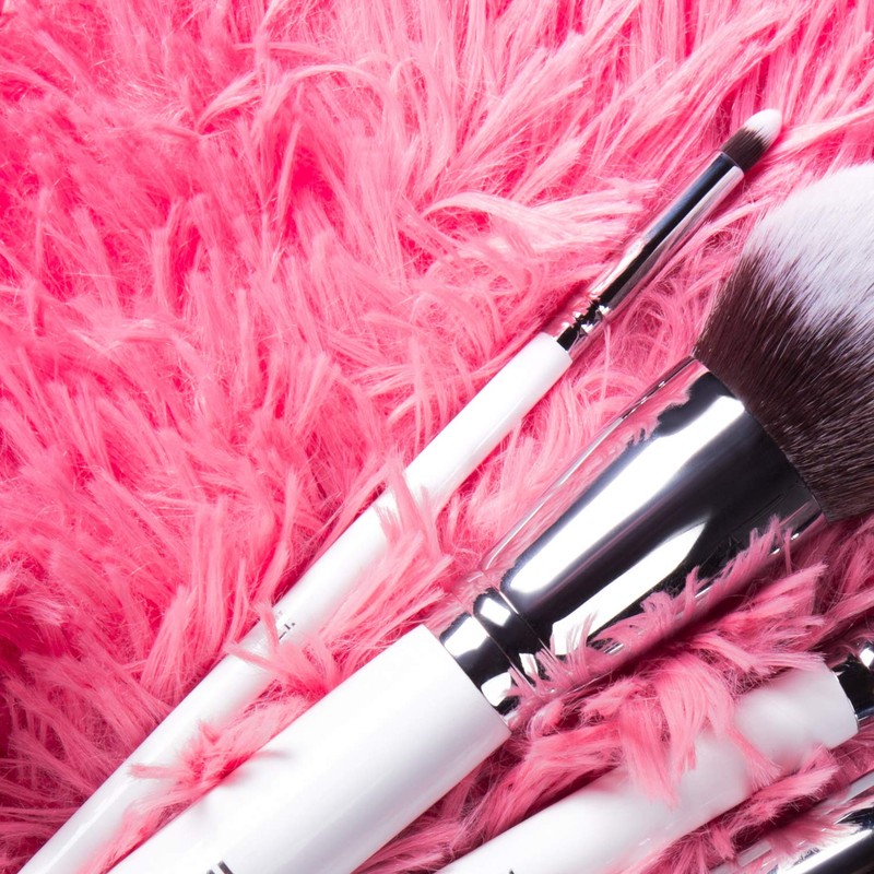 T4B ILU 400 Series Eyeshadow Brush White Makeup Brush for