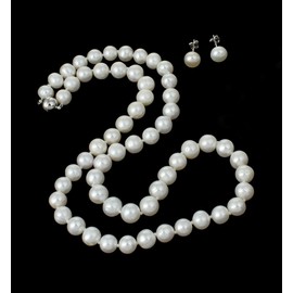 TreasureBay Stunning 8-9mm AA Grade Freshwater Pearl Necklace Choice of Length and pair of 8mm Pearl Stud earrings (18")