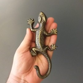 Anatolica Brass Gecko Door Knocker, 6.5 inches, Lizard Frontdoor Ornament, Reptile Decor (Antique Bronze)