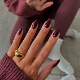 KQueenest- Bien ajustado, aspecto natural: las uñas de ataúd cortas pegadas vienen en una encantadora variedad de hermosas opciones de colores natural