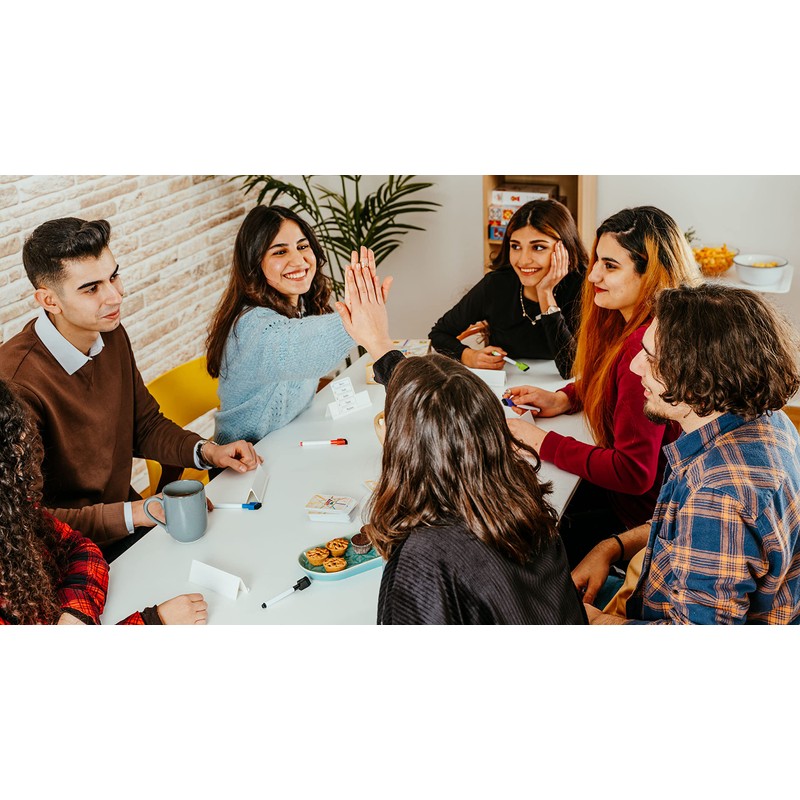 Asmodee Juego en Español, Just One Board Game