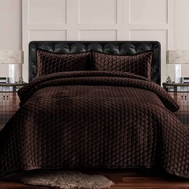 Tribeca Living Velvet King Quilt Set - Three-Piece Honeycomb Stitch Bedding, Super Soft 260GSM Velvet, Oversized Quilt and Two Sham Pillowcases, Chocolate