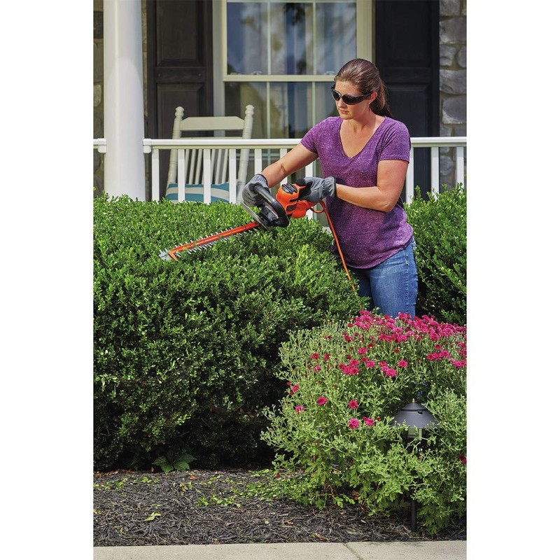 BLACK+DECKER Hedge Trimmer with Saw, 20-Inch, Corded (BEHTS300)