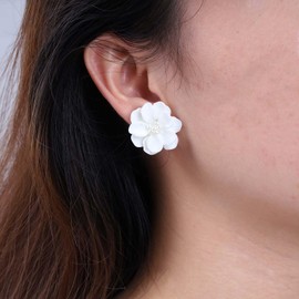 Inateannal Boho Camellia Pearl Earrings White Acrylic Flower Earrings Vintage Pearl Flower Earrings Acrylic Floral Stud Earrings Jewelry for Women and Girls