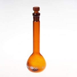 ALWSCI Pack of 2 50 ml Amber Volumetric Flasks, Ball Glass with Glass Stopper, 3.3 Borosilicate Glass, Class A, White Graduation, Volumetric Flask for Laboratory School Project