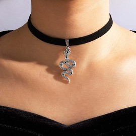 Atentuyi Punk Snake Pendant Necklace Silver Black Velvet Lace Choker Chain Gothic Snake Necklace Goth Serpent Necklace Jewelry for Women and Girls