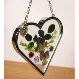 BANBERRY DESIGNS Sister Suncatcher - Glass Heart Shaped Suncatcher with Pressed Flowers and Engraved Sister Charm Sisters Gift- 4 Inch