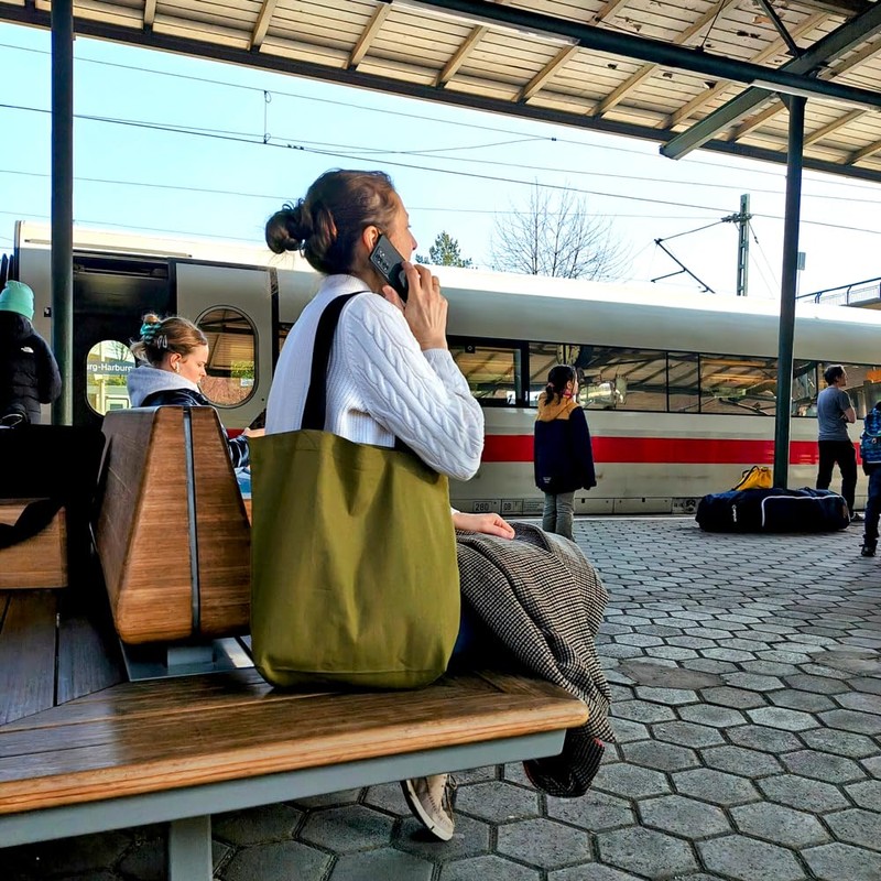 Cottonbagjoe Stylish spacious carry bag with inner pocket and zip,