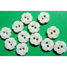 (12) 7/16" FLORAL WHITE PLASTIC 2-HOLE BABY DOLL CRAFT BUTTONS NEW (H407)
