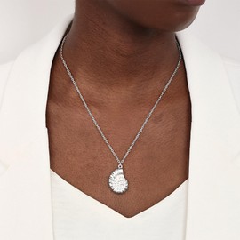 Gold Sea Shell Necklace Trendy Dainty Charm Necklace for Women Boho Summer Cowrie Seashell Beach Necklace 14k Gold Pearl Chain Surfer Jewelry Gifts Vacation Summer Outfits for Women